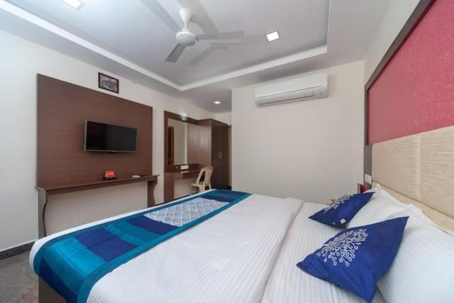 Famous Residency Tiruchirappalli Exterior foto